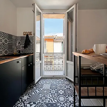 Entier Neuf Avec Balcon Prive - Centre مونبيلييه