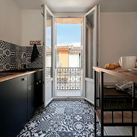 Entier Neuf Avec Balcon Prive - Centre Μονπελιέ