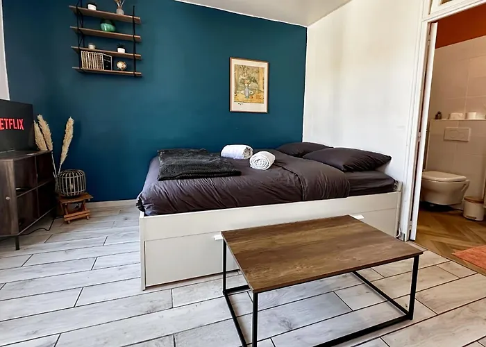 Entier Neuf Avec Balcon Prive - Centre דירה